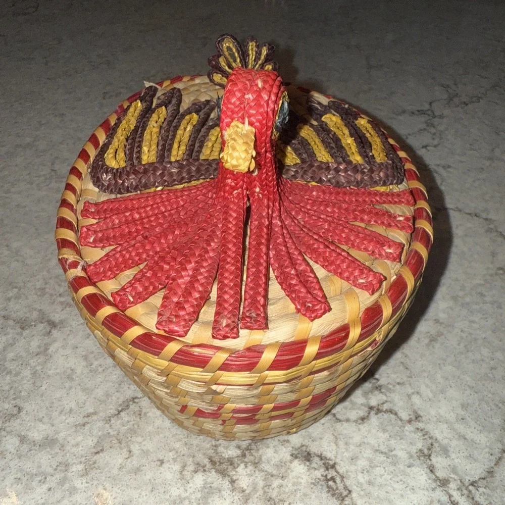 Vintage Handwoven Chicken Basket with Lid Straw Coiled Cottage Farmhouse 7.5x5.5
